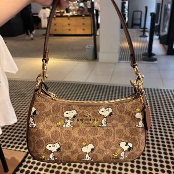 Coach X Peanuts Teri Shoulder Bag In Signature Canvas With Snoopy Print - Picture 1 of 5